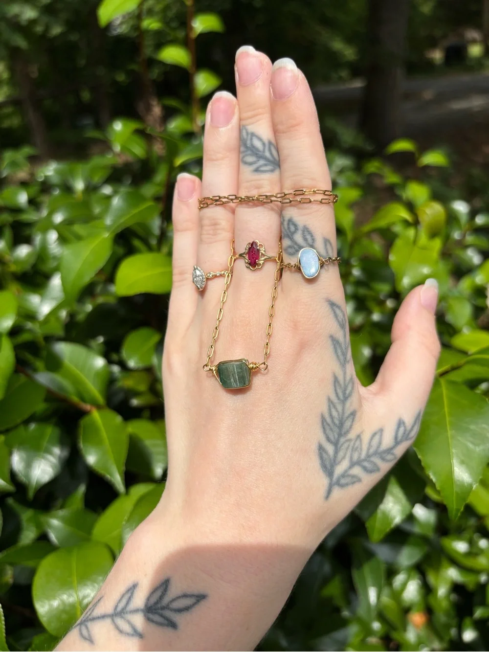 Green tourmaline built in necklace